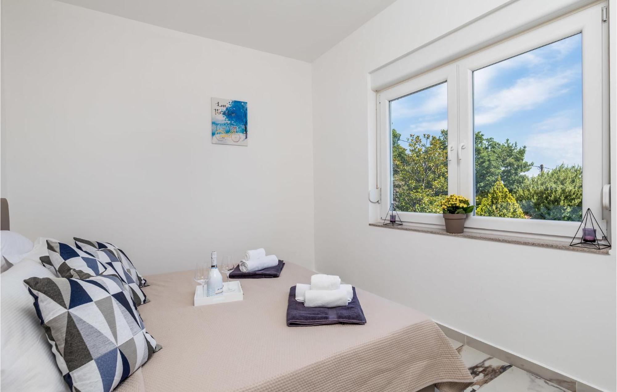2 Bedroom Amazing Apartment In Rijeka Exterior foto