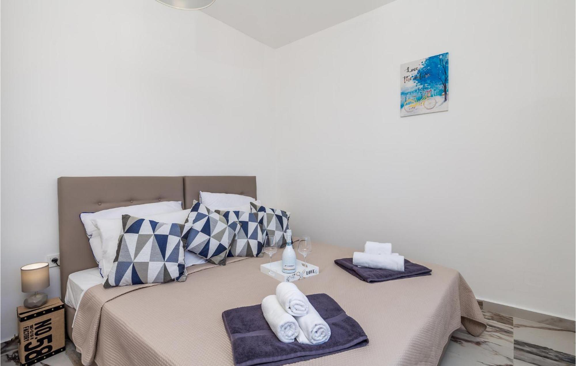 2 Bedroom Amazing Apartment In Rijeka Exterior foto