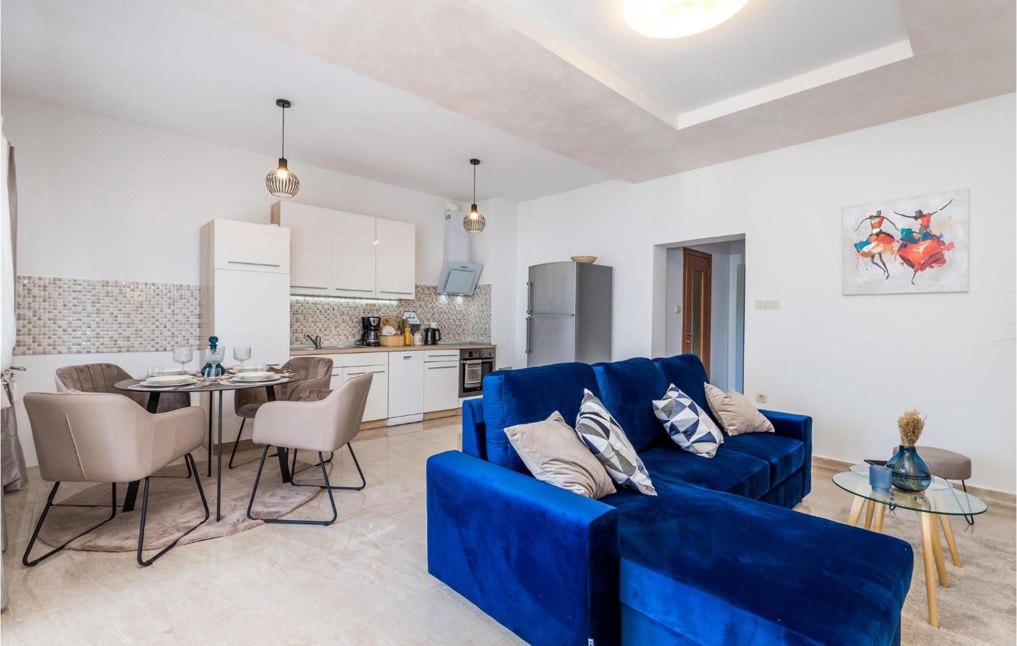 2 Bedroom Amazing Apartment In Rijeka Exterior foto